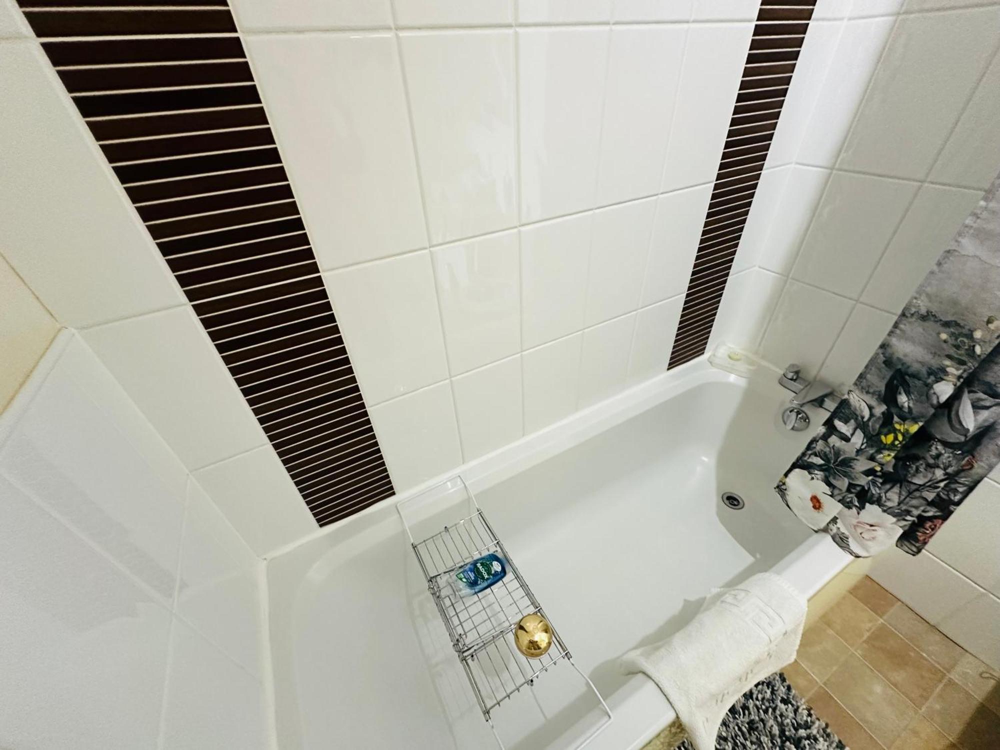 Accommodatie bij particulieren Lovely Double With Private Bathroom And Double With Shared Toilet & Parking Free EDI
